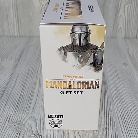 Star Wars The Mandalorian Gift Set Bundle, Baby Yoda, Coffe Mug, Keychain, Socks - Picture 2 of 5